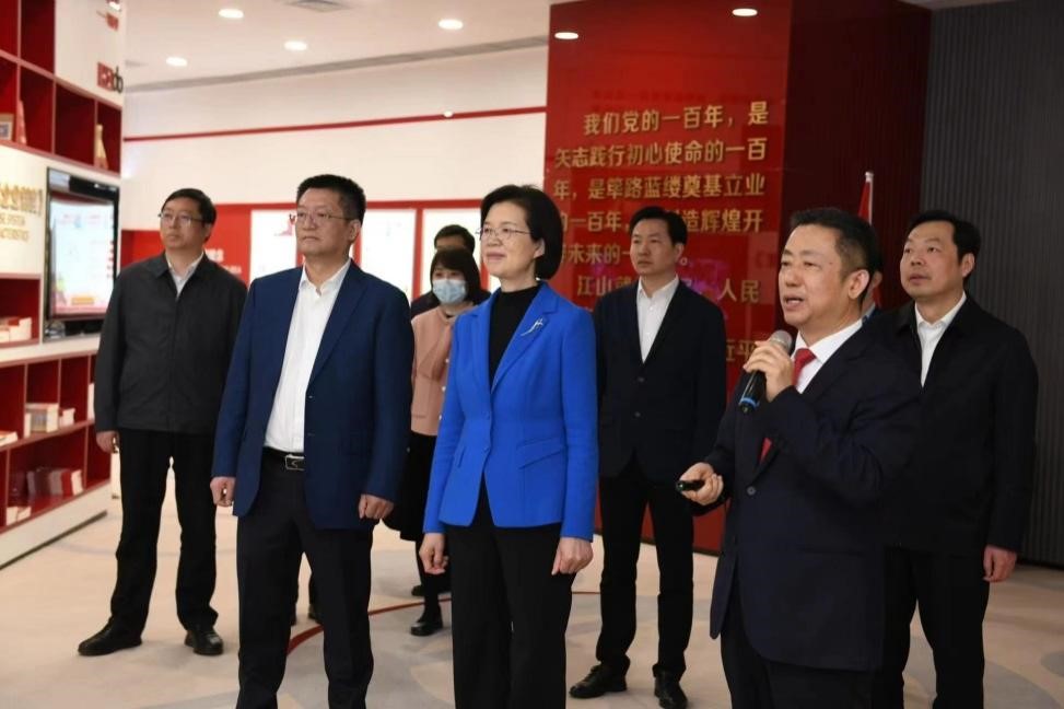 江蘇省委常委、組織部部長(zhǎng)沈瑩調(diào)研紅豆1